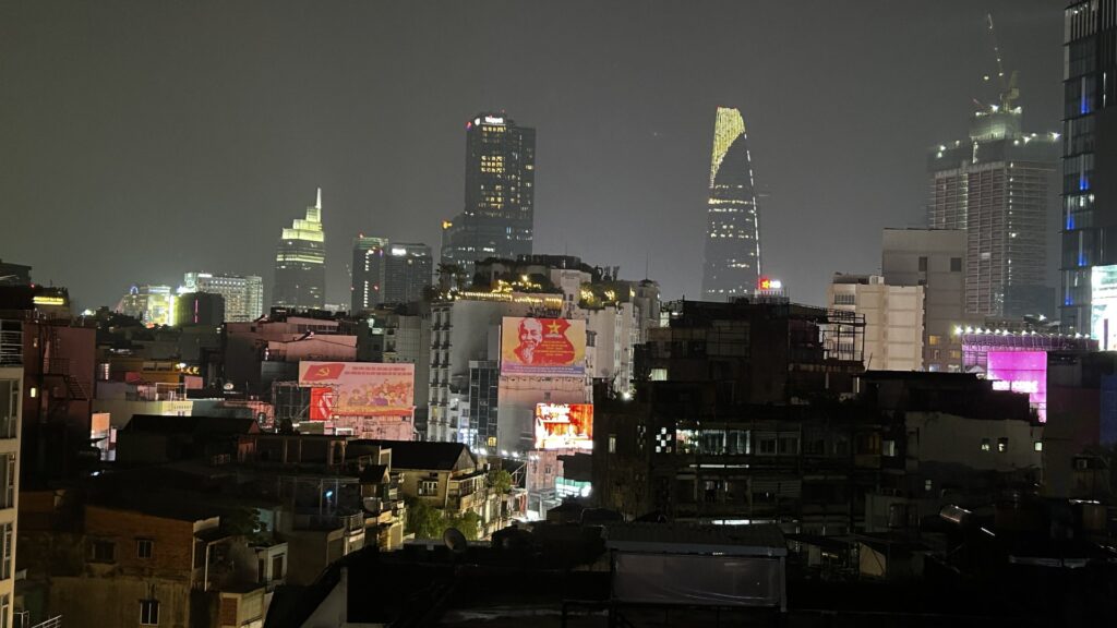 ホテルから見たホーチミンの夜景